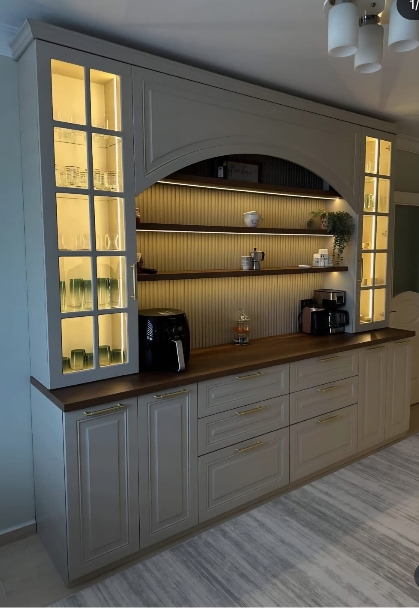 Klasik Country Tarzı LED Aydınlatmalı Kahve Köşesi ve Konsol Dolap Modeli