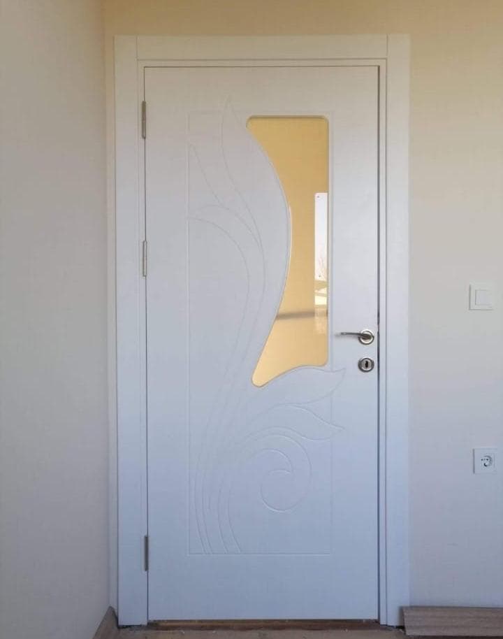 Modern Beyaz Camlı İç Oda Kapısı Dekoratif Desenli Lake Panel Kapı Modeli