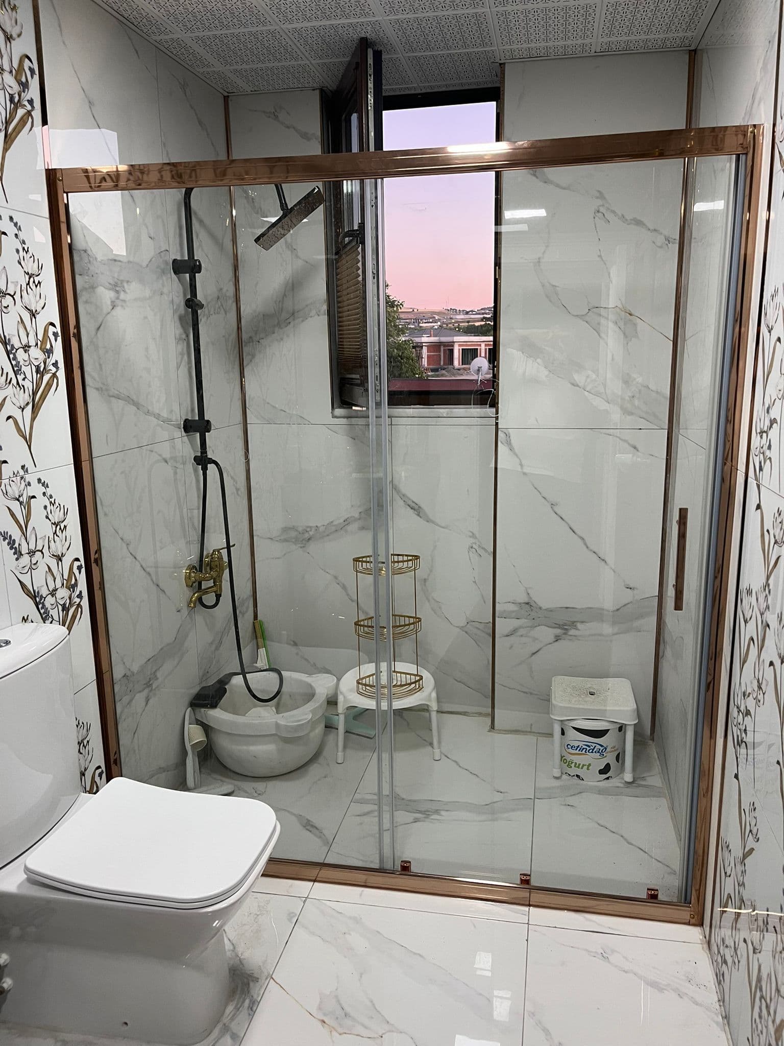 Rose Gold Sürgülü Nişli Duşakabin Şeffaf Camlı Modern Banyo Kabin Modeli
